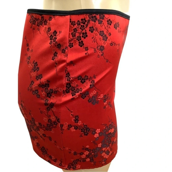Red and Black Floral Mini Skirt New Without Tags - Picture 2 of 4
